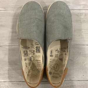 Chaco Ionia canvas slip on shoes. Gray women’s Sz 10. Please see all photos.